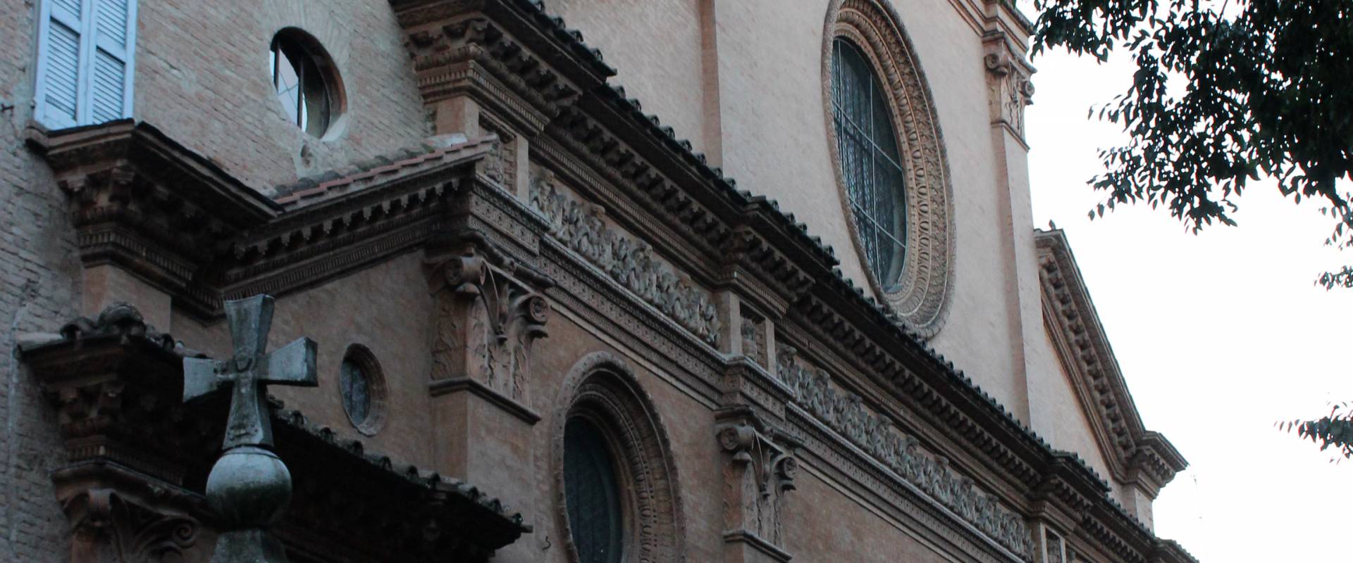 Facciata Chiesa di San Pietro di Modena foto di BeaDominianni